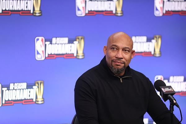 详解棒球规则中的打击区内足部越界判定打者心态与位置的关系