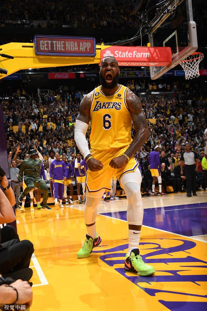 英超：曼联大胜阿森纳锁定榜首