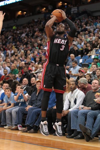 詹姆斯关键上篮锁定胜利