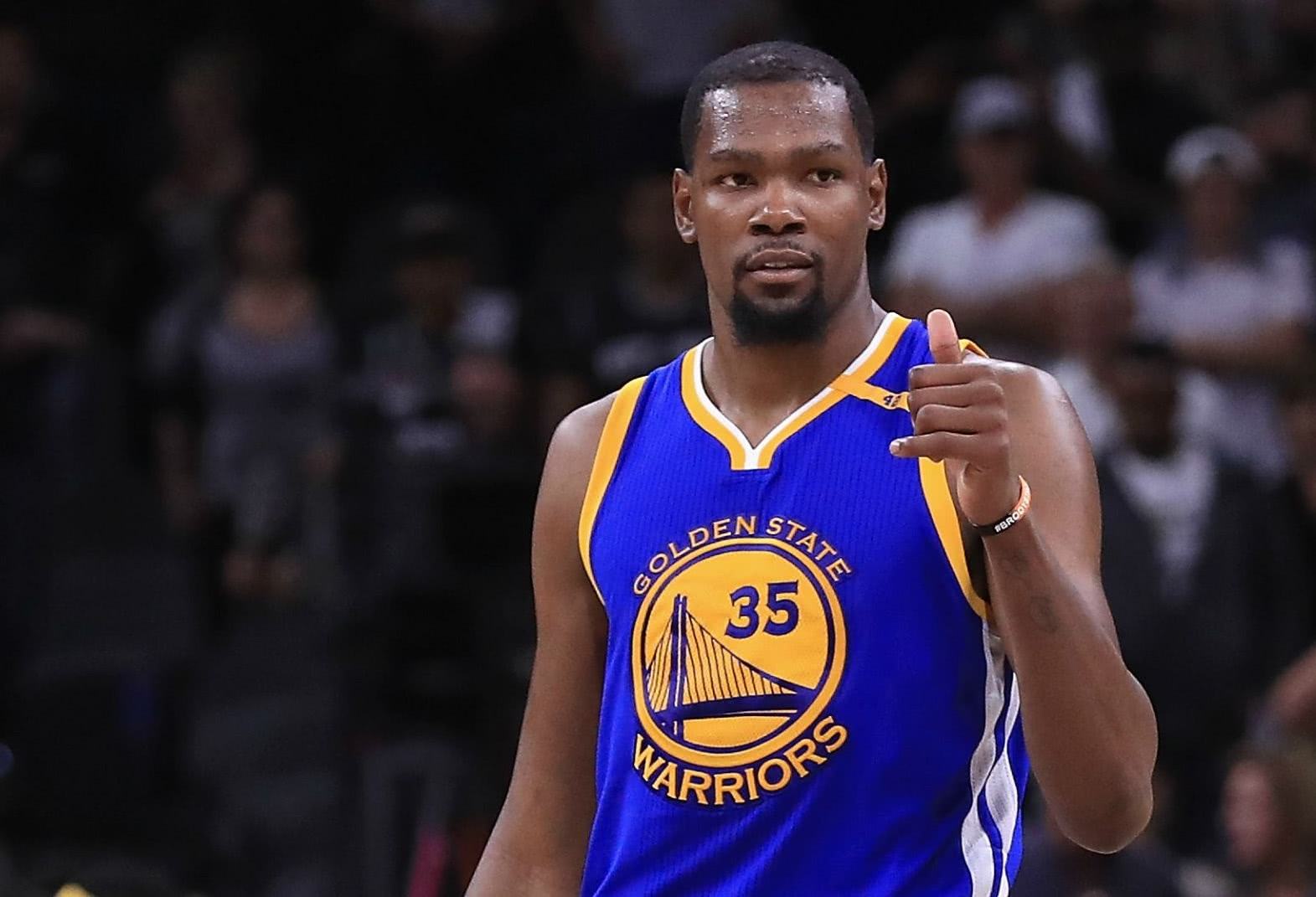 2024年中国篮球名人堂入堂仪式在清华大学举行