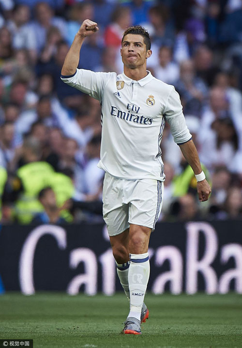 棒球与增强现实技术让现场球迷通过AR眼镜实时看到球的运动数据