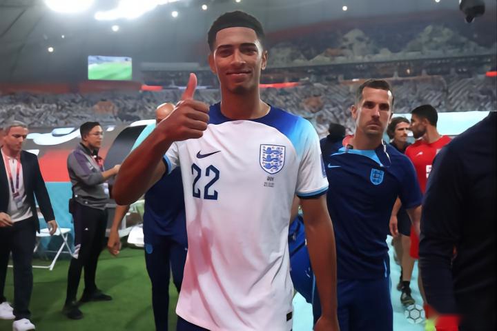 [中超]第26轮：上海海港3-2武汉三镇 集锦