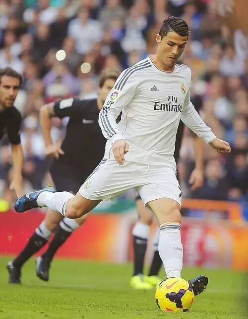 《最终幻想16》评测：经典 IP 的浴火重生