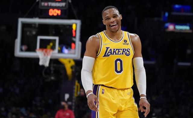 为什么球员在接捕到最后一个出局数后习惯性通过滑草动作庆祝